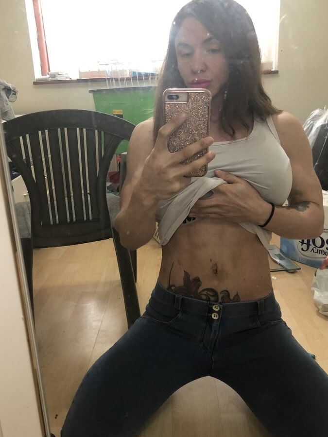 Me tabbyanne showing off my big tits and ass after shower