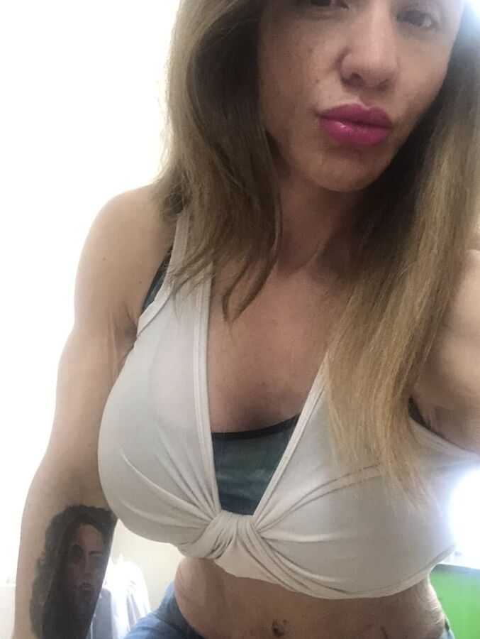 Me tabbyanne showing off my big tits and ass after shower