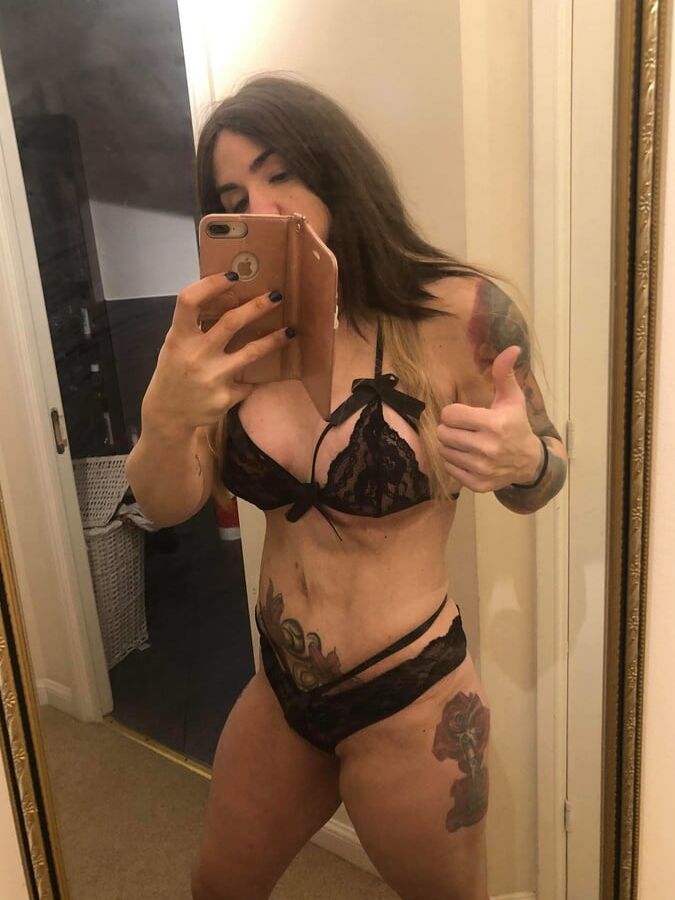 Me Tabbyanne Waiting in for my gang bang sexy lingerie milf