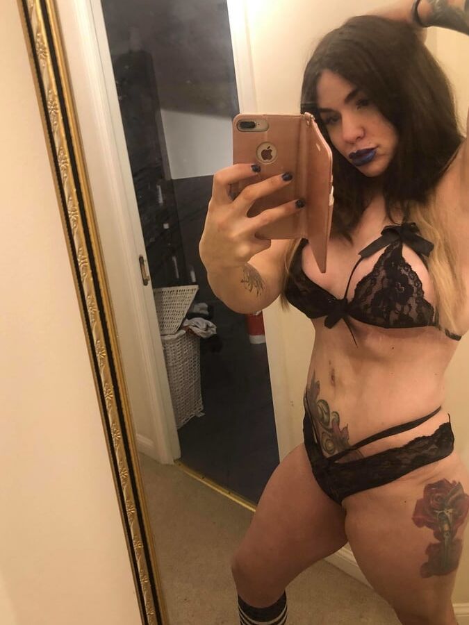 Me Tabbyanne Waiting in for my gang bang sexy lingerie milf