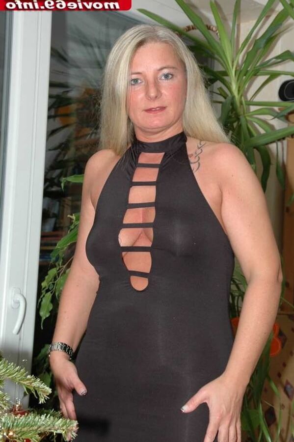 Some private pics from blonde MILF Rosella