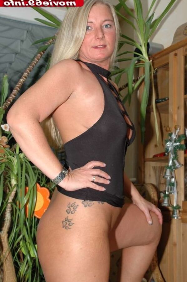 Some private pics from blonde MILF Rosella