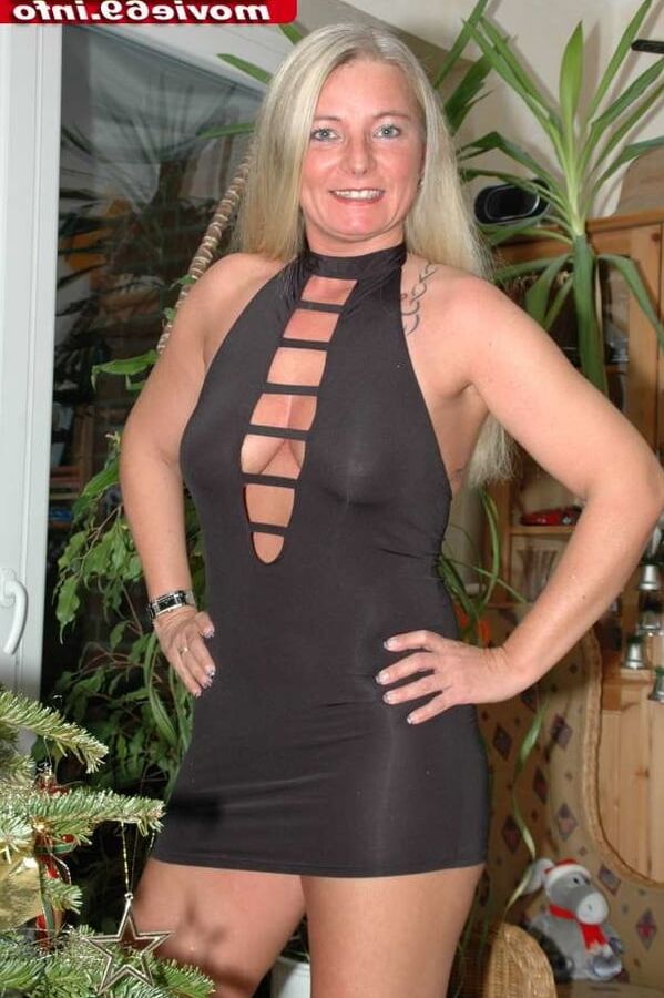 Some private pics from blonde MILF Rosella