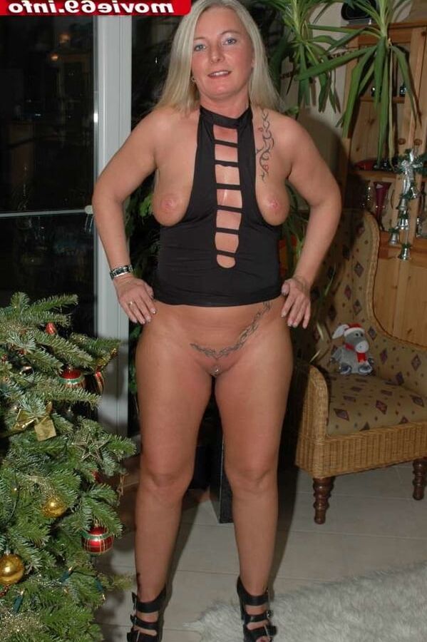 Some private pics from blonde MILF Rosella