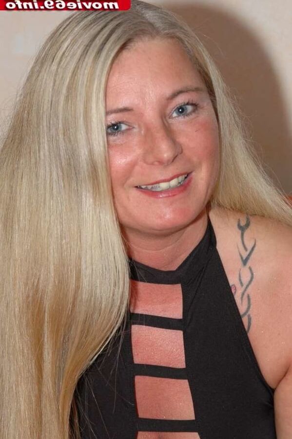 Some private pics from blonde MILF Rosella