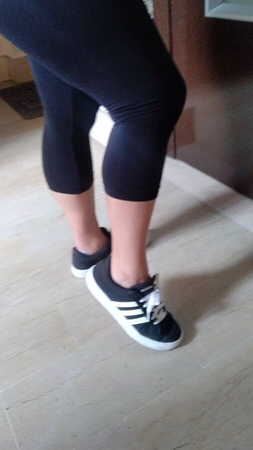 Bbw milf feet and legs showing