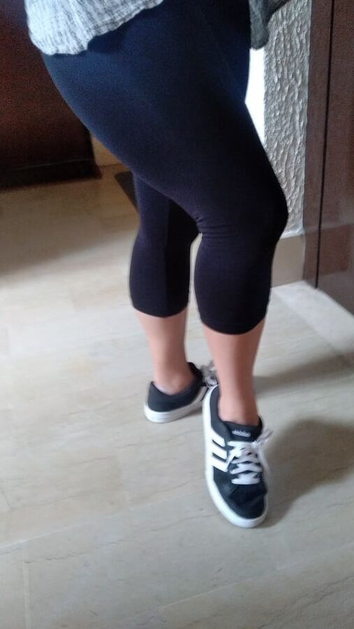 Bbw milf feet and legs showing