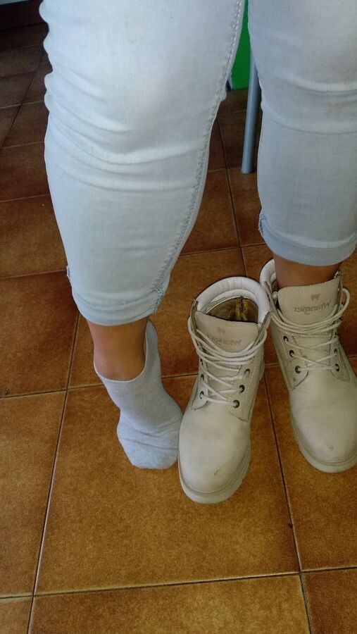 Bbw milf feet and legs showing