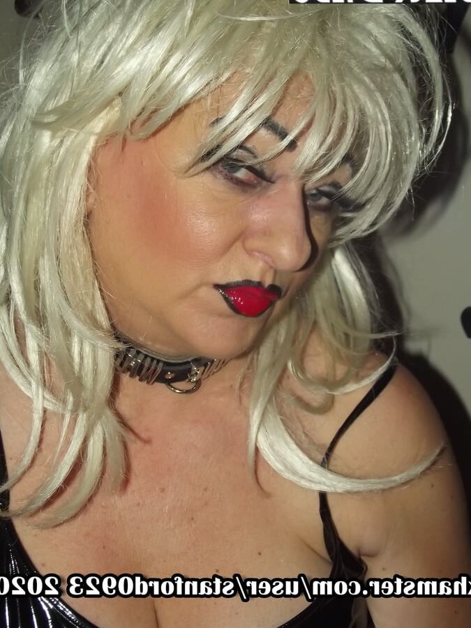 BLACK DILDO WHORE
