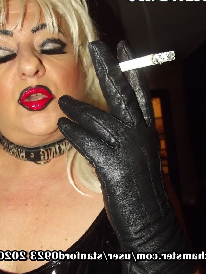 BLACK DILDO WHORE