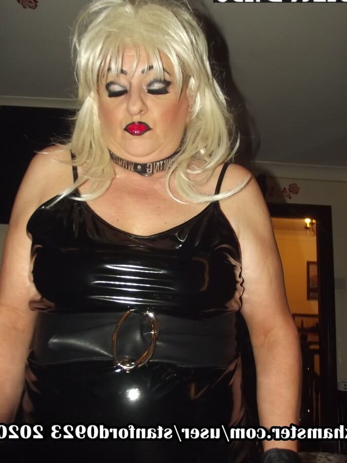 BLACK DILDO WHORE