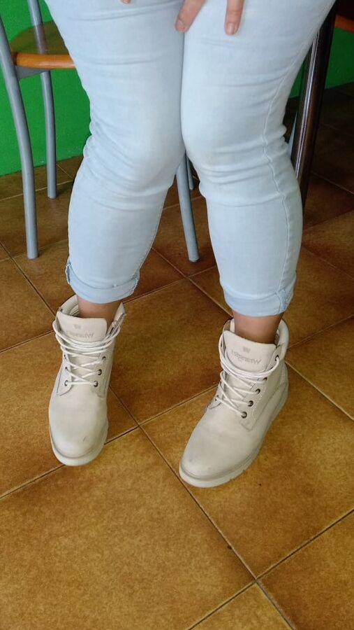 Bbw milf feet and legs showing