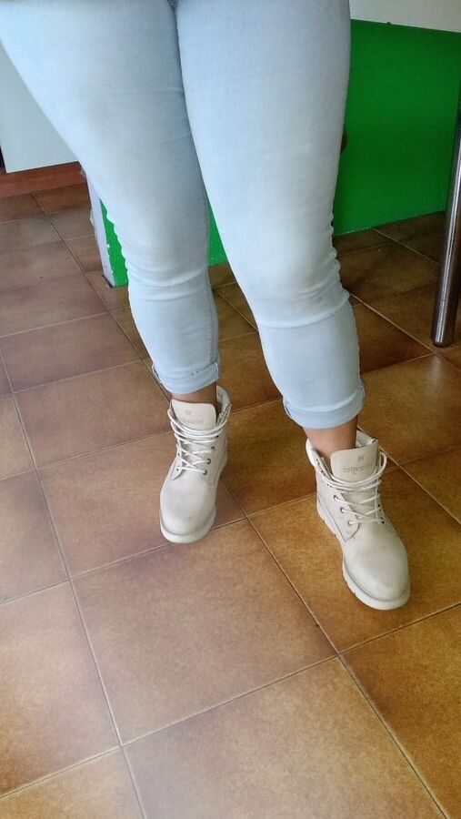 Bbw milf feet and legs showing