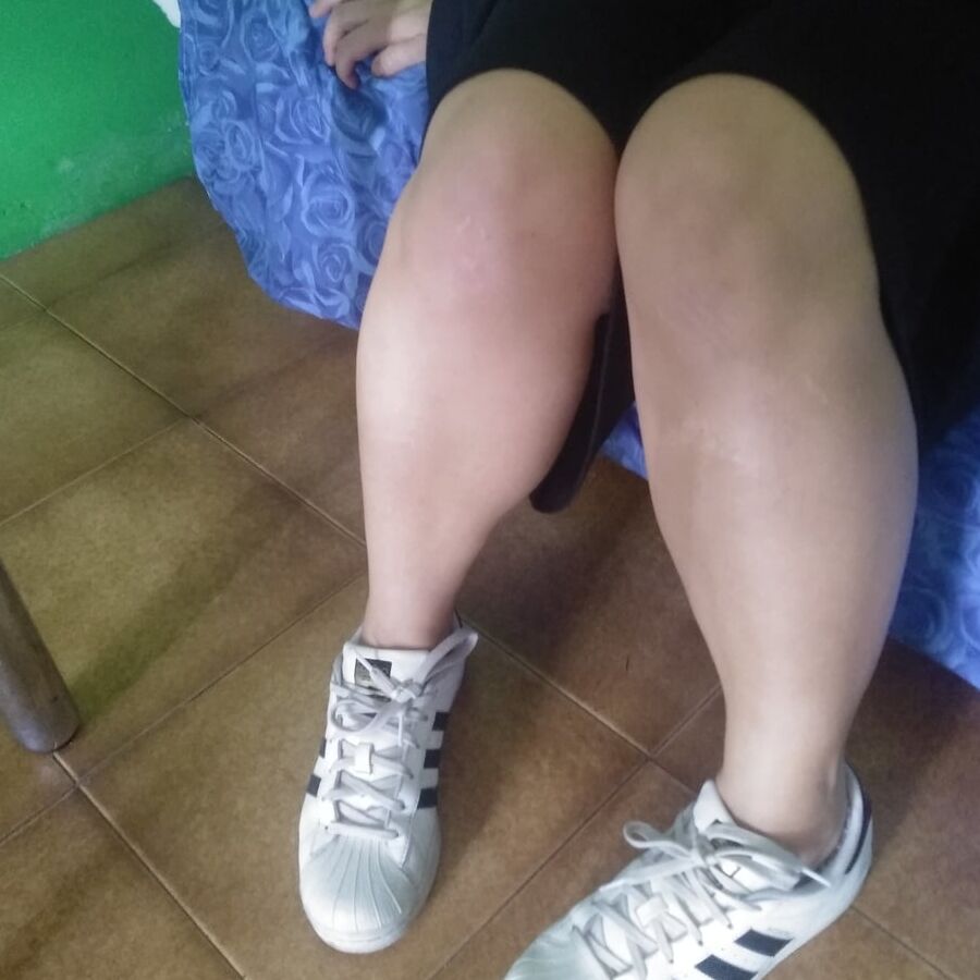 Bbw milf feet and legs showing