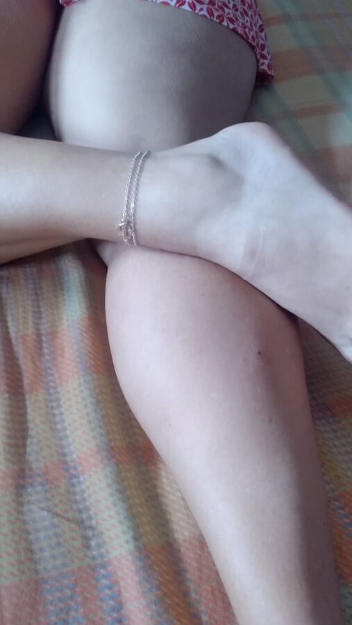 Bbw milf feet and legs showing