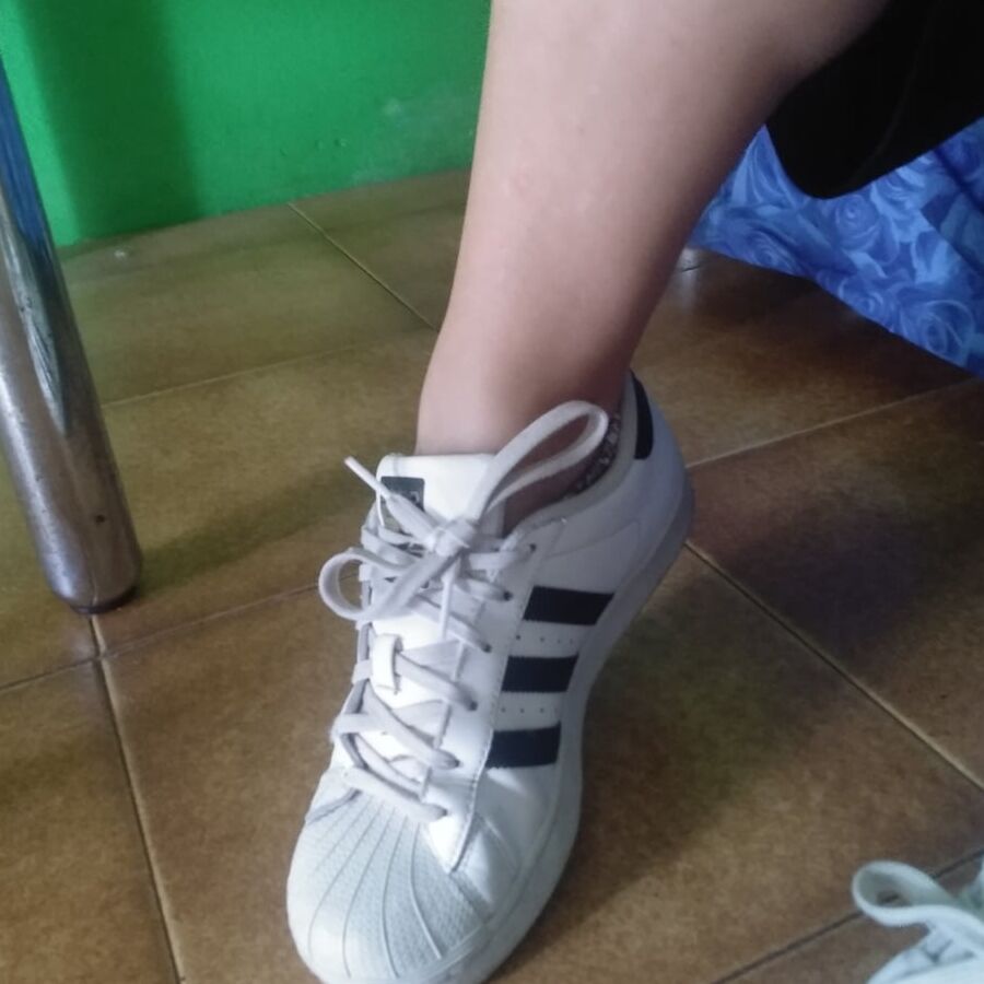 Bbw milf feet and legs showing