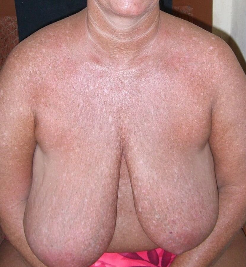 Old ladies enjoying being naked