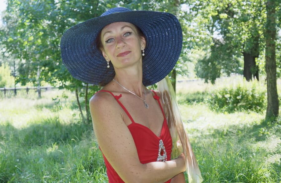 Red dress - green garden