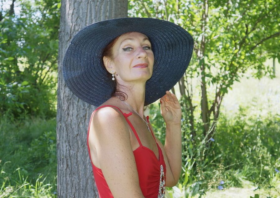 Red dress - green garden