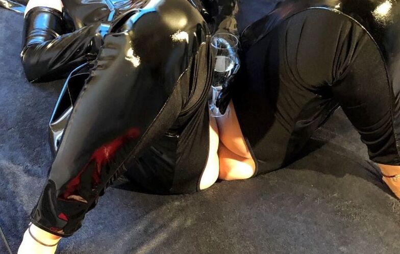 Leggings Fetish and High Heel Pumps