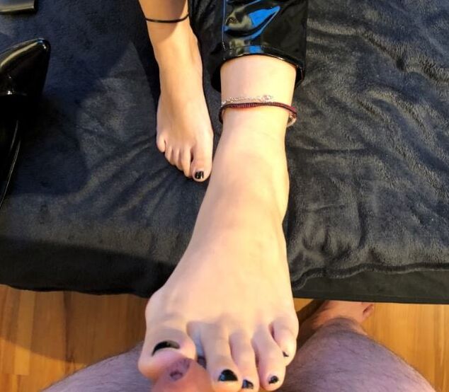 Leggings Fetish and High Heel Pumps