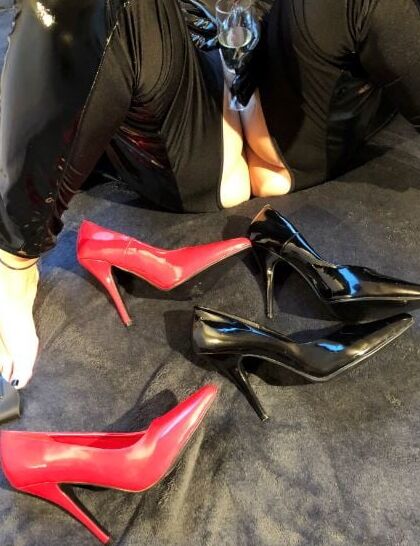 Leggings Fetish and High Heel Pumps