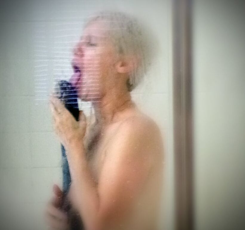 Dee Shower