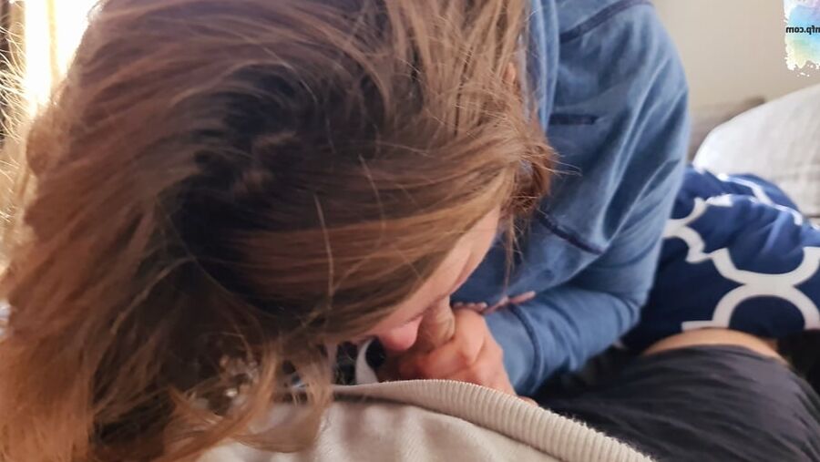 Heißes Teen gibt Blowjob und wird doggy gefickt - ENFJandINFP