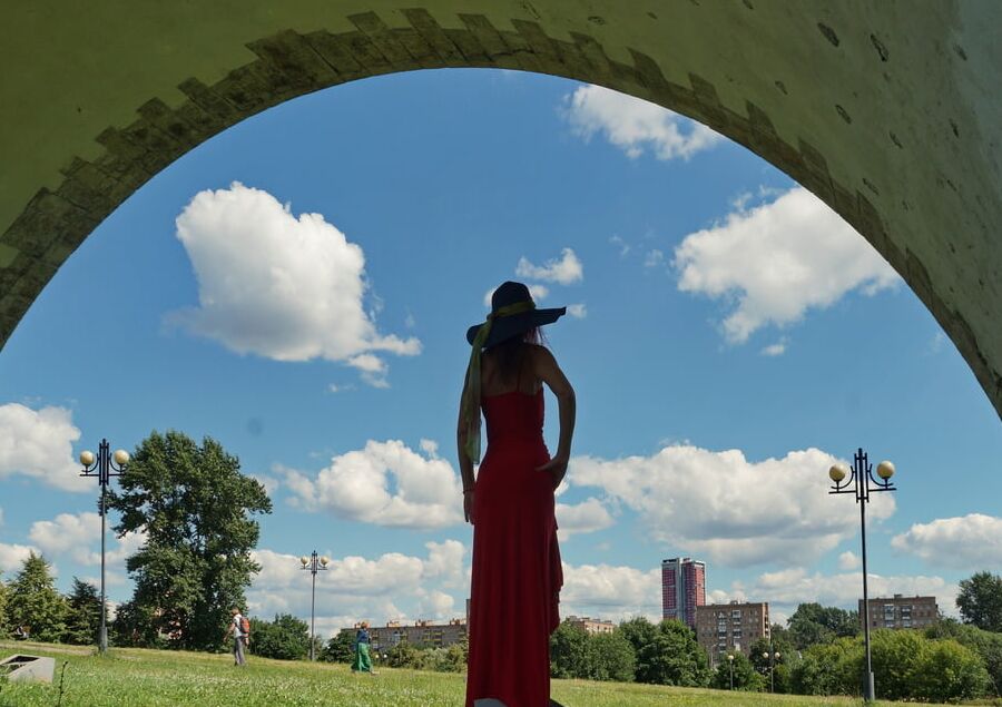 Under the arch of the aqueduct