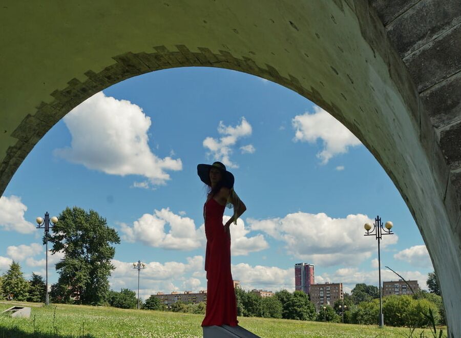 Under the arch of the aqueduct