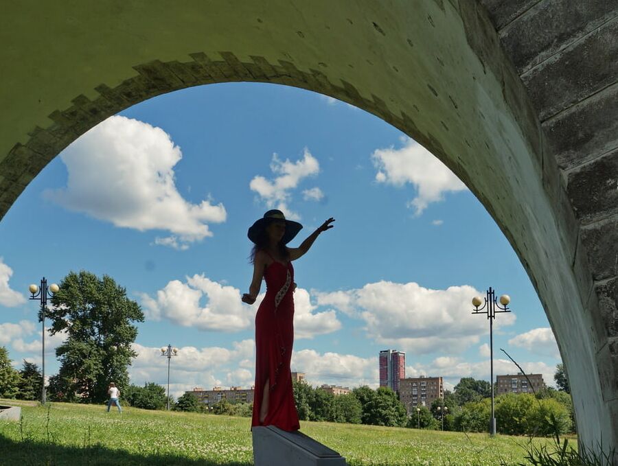 Under the arch of the aqueduct