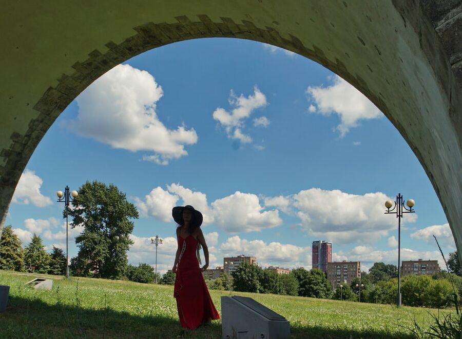 Under the arch of the aqueduct