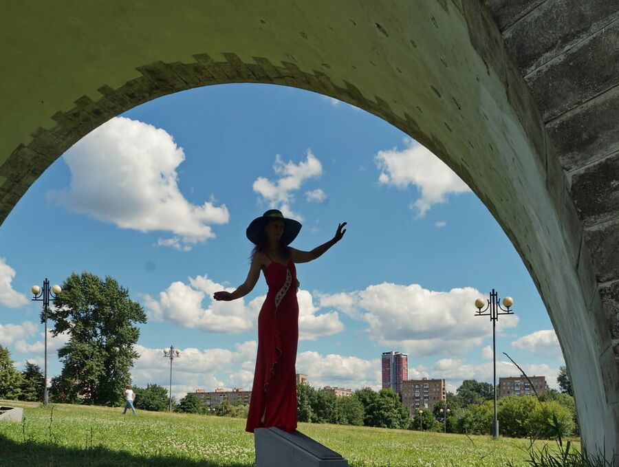 Under the arch of the aqueduct