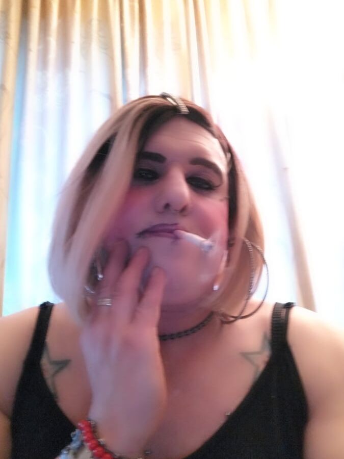 Stefaniets sexy smoking