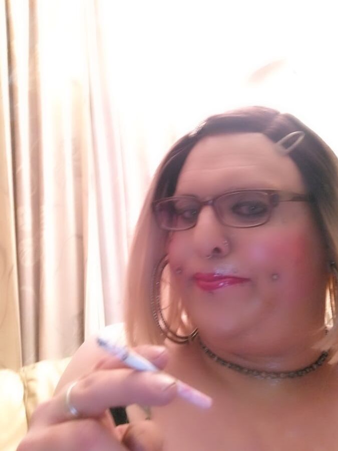 Stefaniets sexy smoking