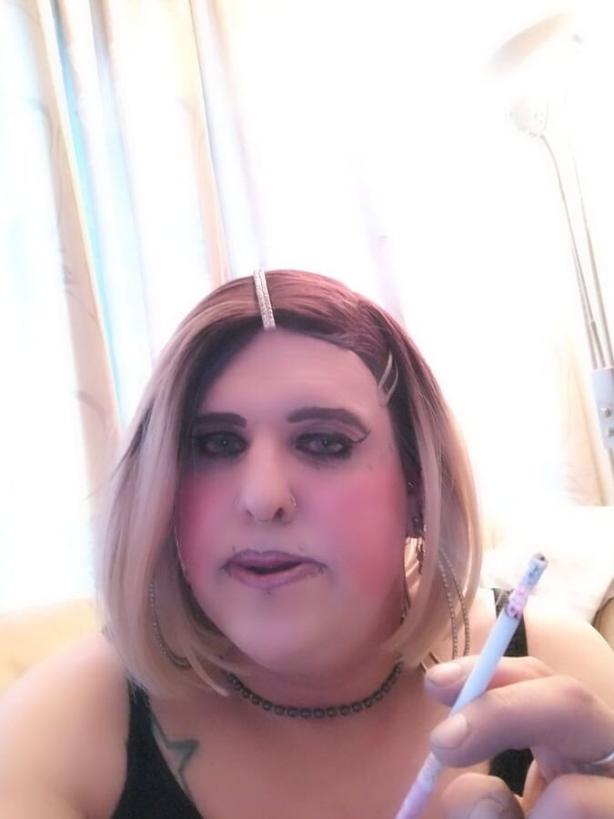 Stefaniets sexy smoking
