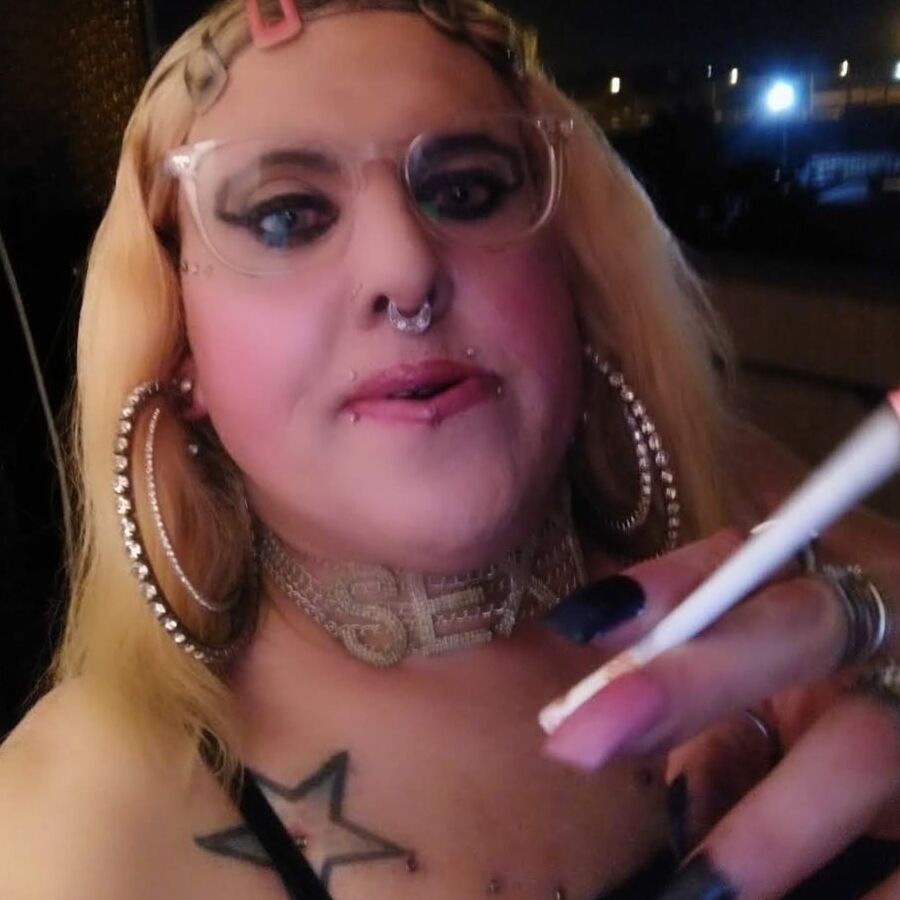 Stefaniets sexy smoking