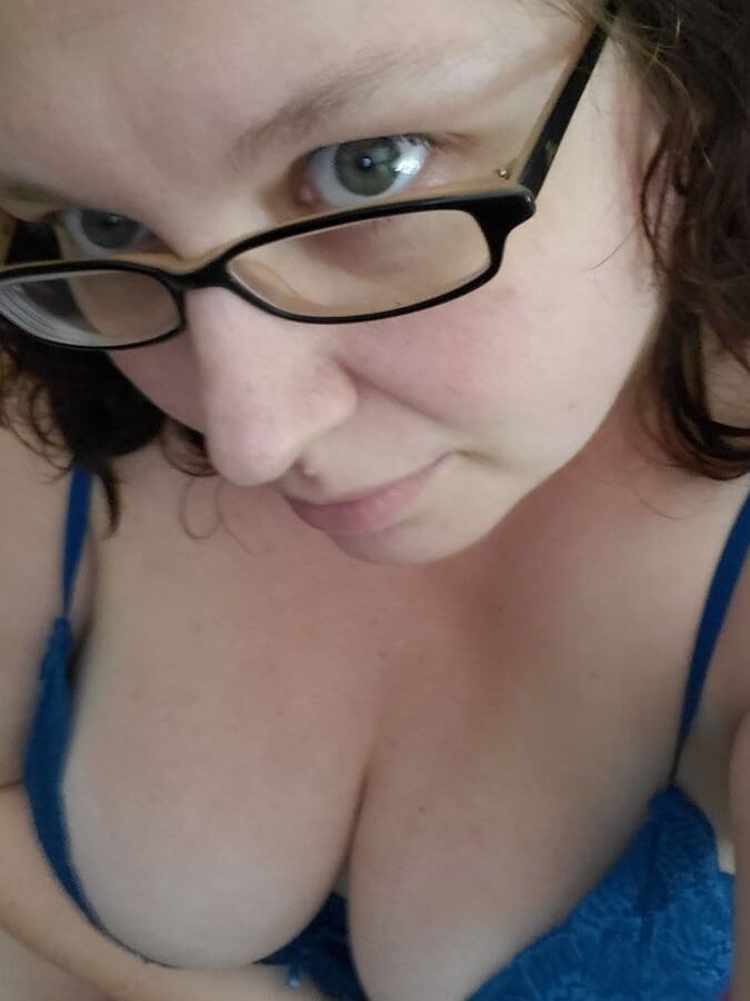 Bored housewife milf curvy bbw - Birthday Week Mashup