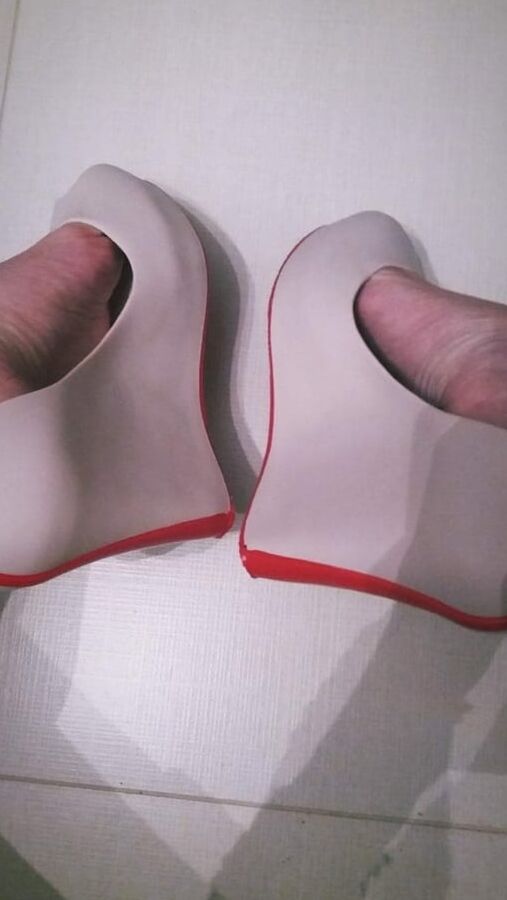 Platform Heels.. Foot Fetish.. My sexy feet..