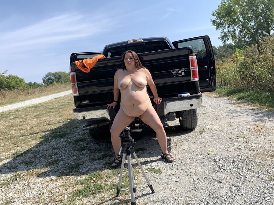 Sexy BBW Outdoor Hitch and Facial Photoset
