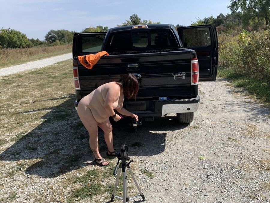 Sexy BBW Outdoor Hitch and Facial Photoset