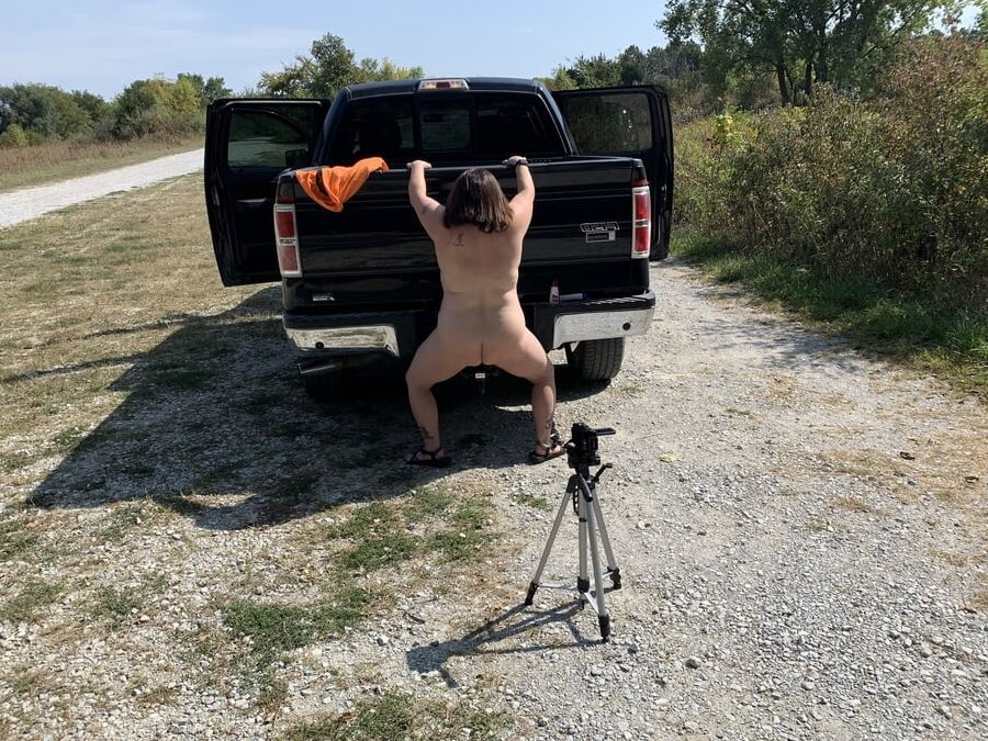 Sexy BBW Outdoor Hitch and Facial Photoset