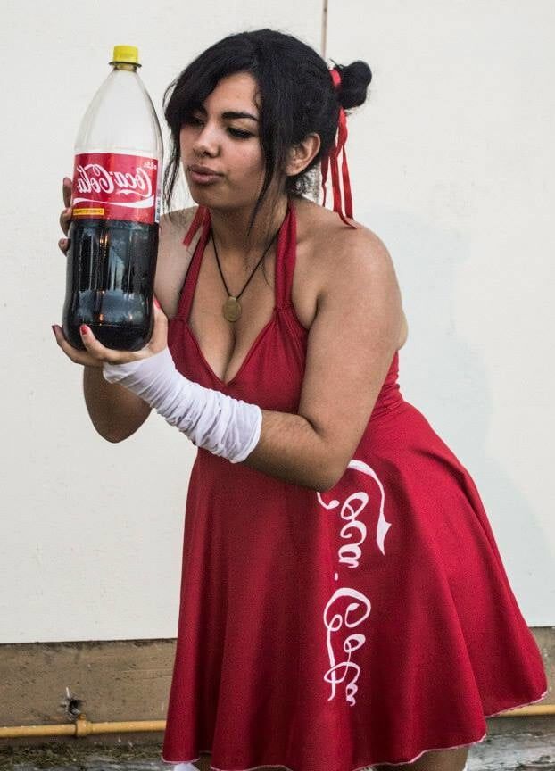 Cocacola Girl Drink 01