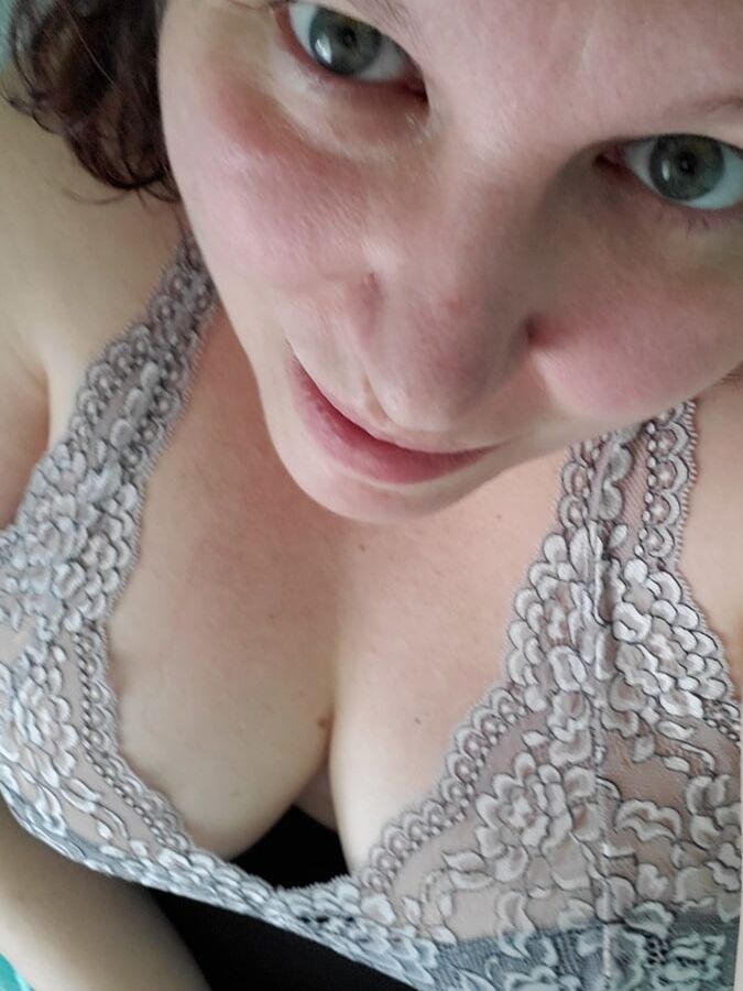 Bored housewife milf curvy bbw - Weekly Mashup tease