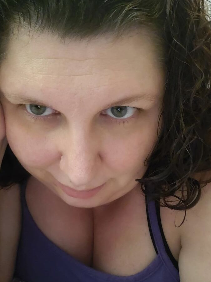 Bored housewife milf curvy bbw - Weekly Mashup tease