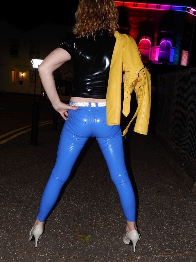 Latex Jeans and Top n the Pub