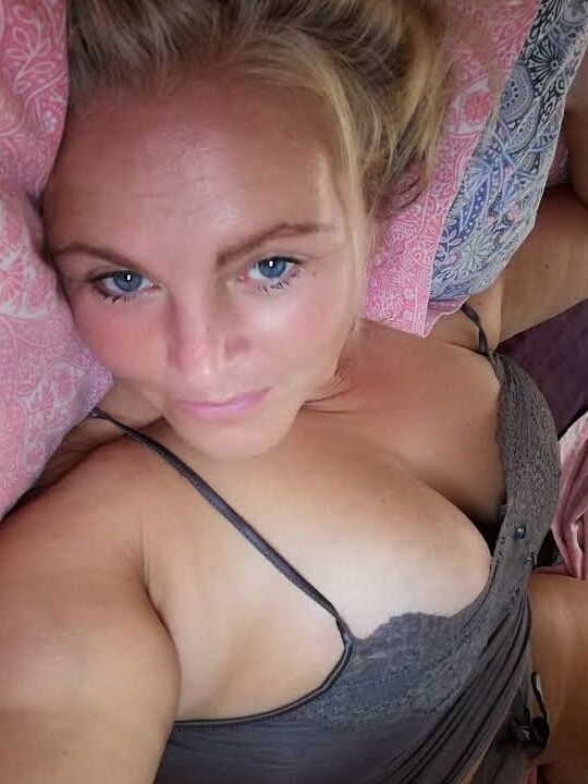 BBW MILF Posing just for you