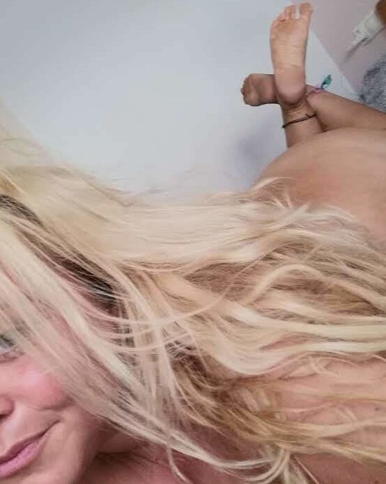 Big BBW ass and blue eyed blond MILF