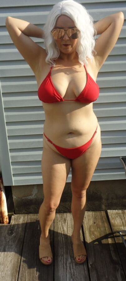 MILF Takes off Bikini Top
