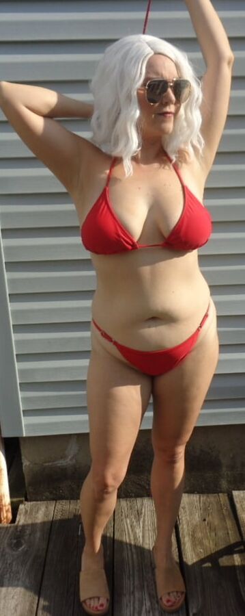 MILF Takes off Bikini Top